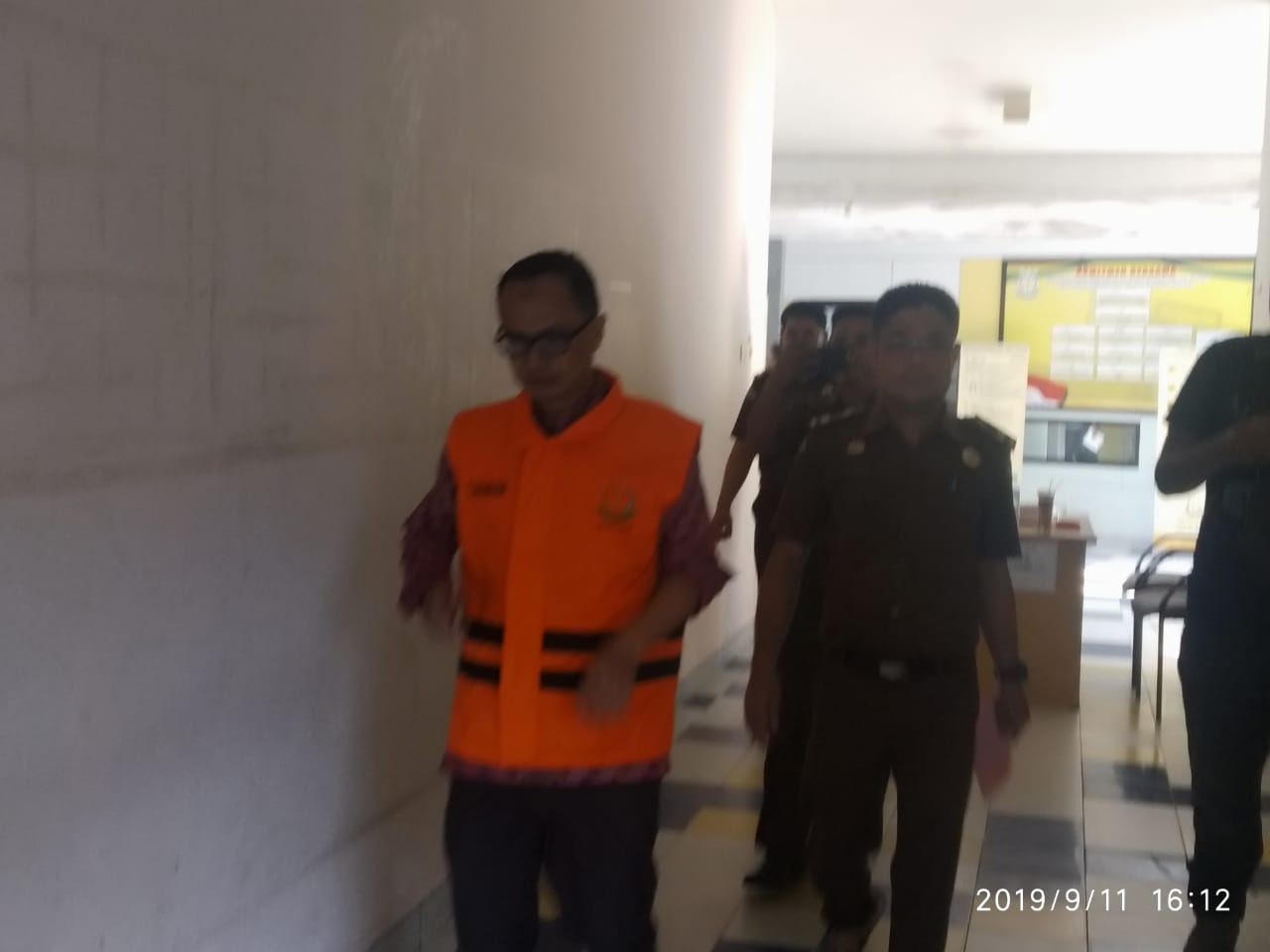 Ditahan Jaksa, Mata Pimcab BRK Pangkalan Kerinci Berkaca-kaca