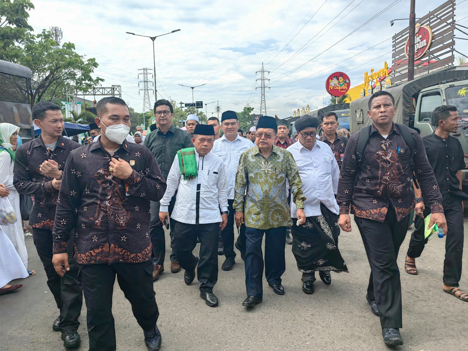 Gubernur Jambi Rela Jalan Kaki Hadiri Acara Puncak Satu Abad NU