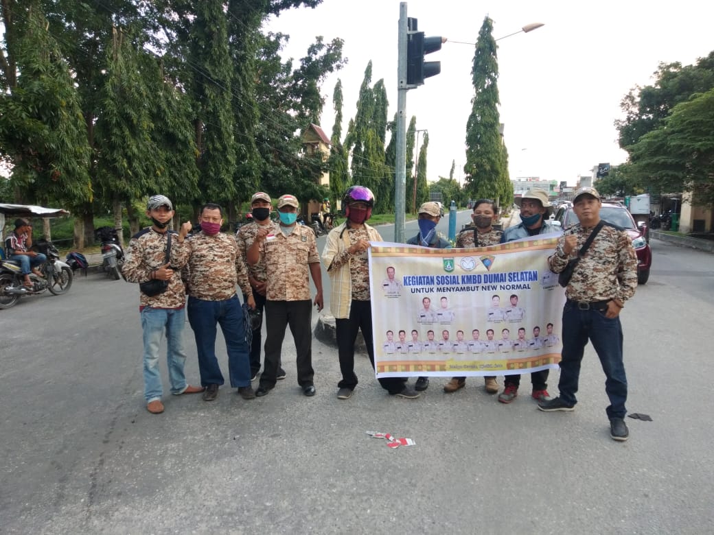 Satgas KMBD Dumai Selatan Bagikan Masker ke Pengendara Motor