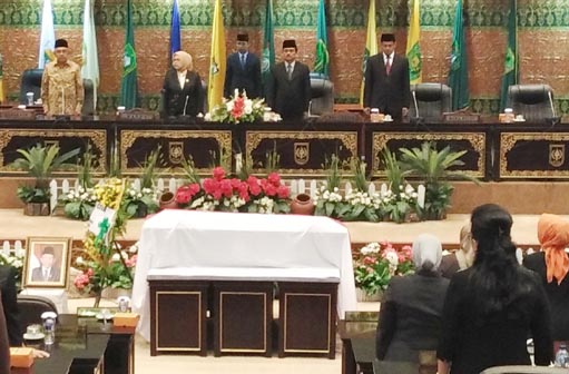DPRD Riau Beri Penghormatan Terakhir Almarhum Rosfian