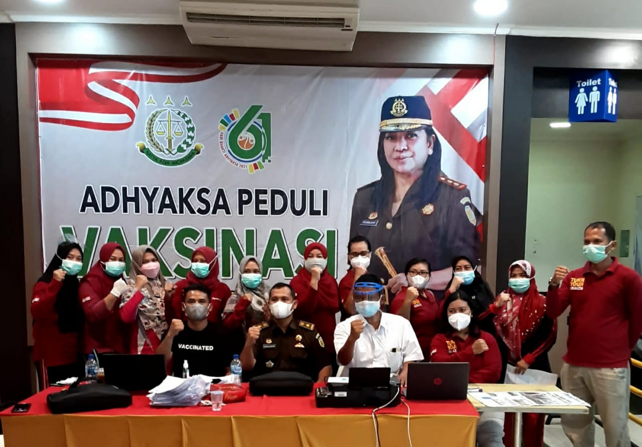Adhyaksa Peduli, Kejari Rokan Hilir Gelar Vaksinasi Massal