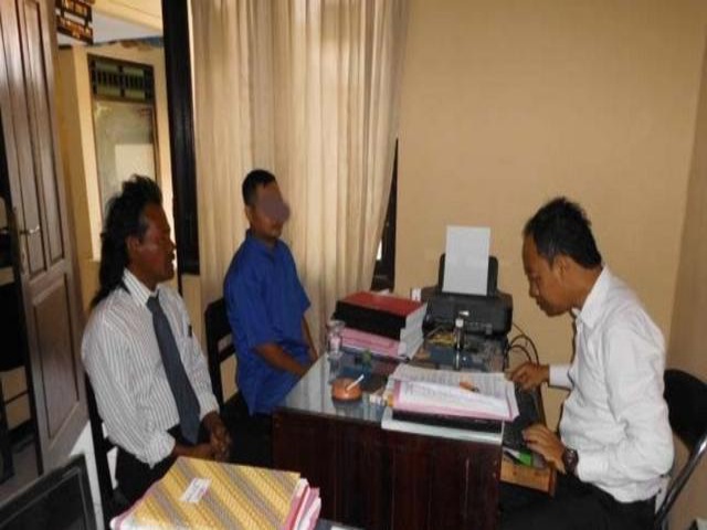 Peras Kepsek Buat Beli Mobil, Wartawan Abal-Abal Tabloid 'KPK' di Tangkap!..
