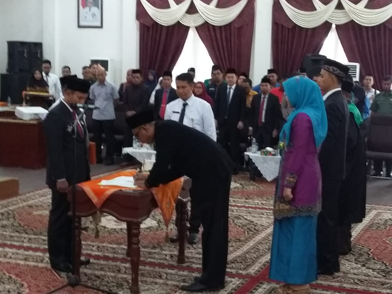 Ketua KPUD Rohil Lantik 90 PPK Kecamatam Se-Rohil