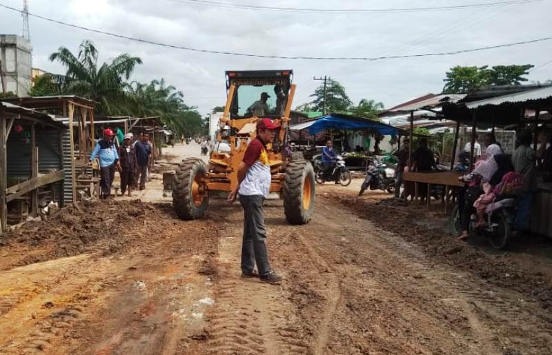 Gotong Royong Bersama di Pasar Bundaran Dumai