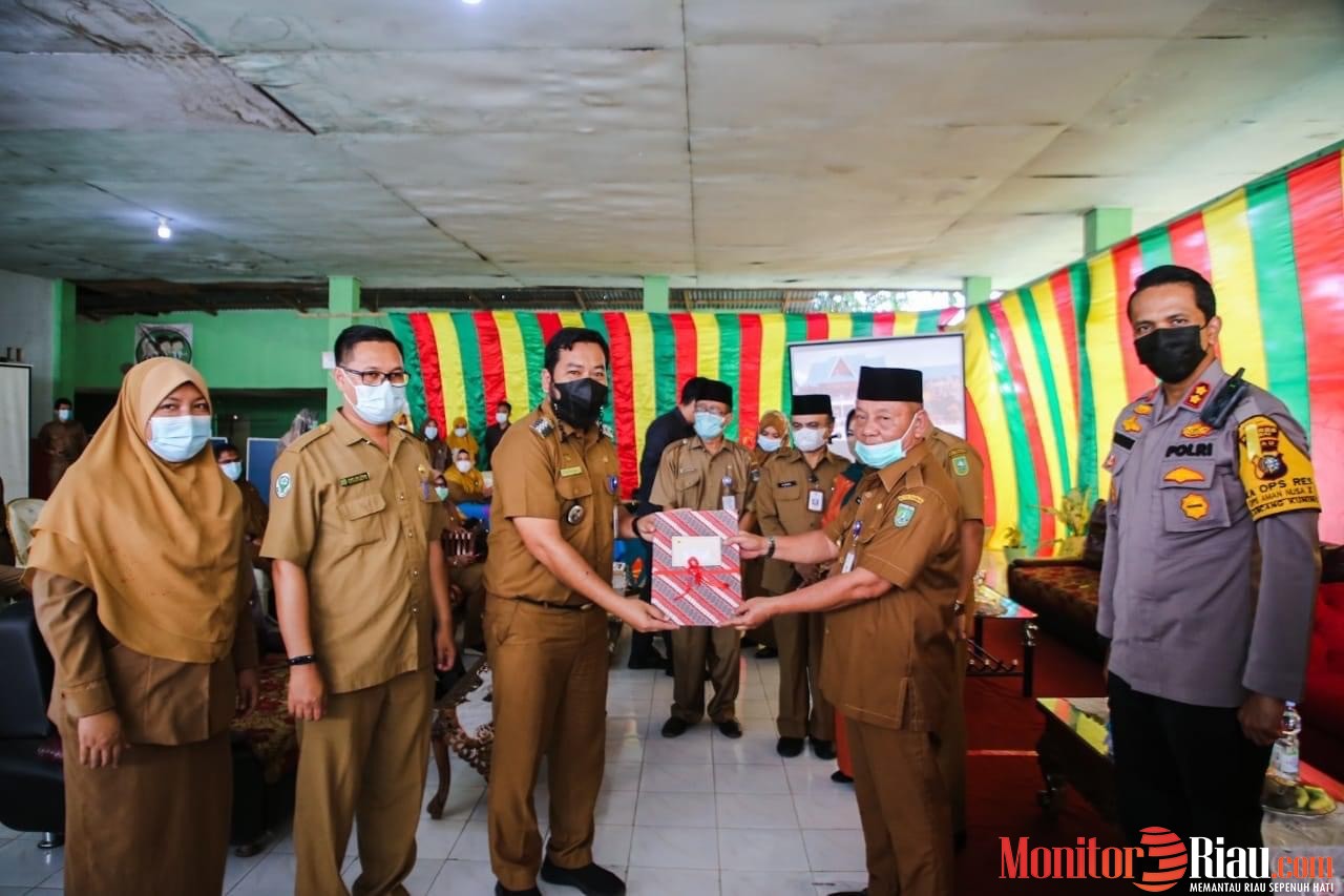 Wawako Serahkan 59 Rekomendasi PTMT Jenjang SMA, SMP dan SD Sederajat se-Kota Dumai