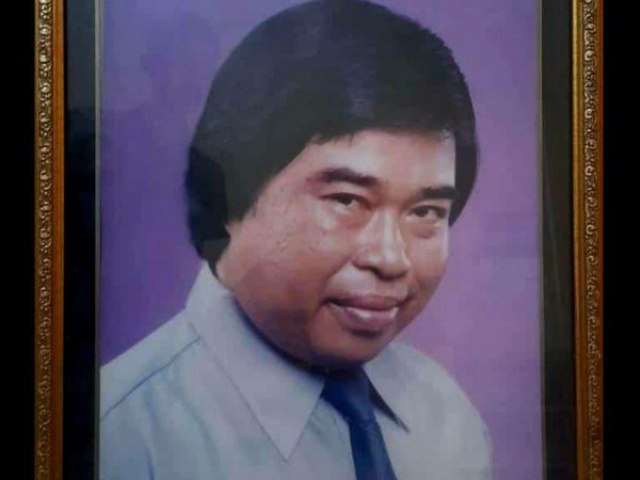 Anak Eddy Gombloh Muncul, Protes Prosesi Pemakaman Ayah