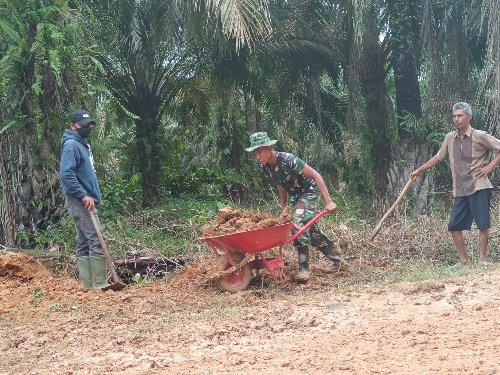 Hari Pertama Pra TMMD Ke 113 Kodim 0303/Bengkalis, Warga Setempat Sambut Antusias