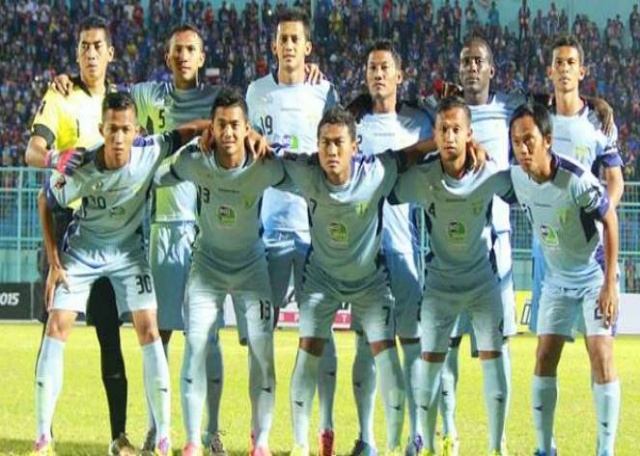 Wasit Cedera Warnai Babak I Persela Vs Sriwijaya FC
