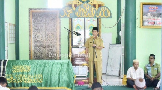 Wabup Inhil Mengahadiri Acara Pemakaman Seorang Tokoh Masyarakat