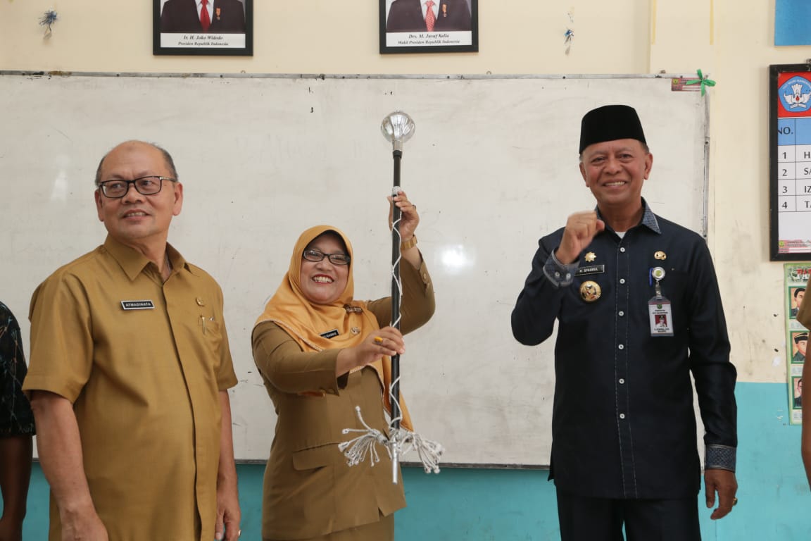Dorong Kegiatan Ekstrakulikuler, Pemko Tanjungpinang Serahkan Peralatan Drumband