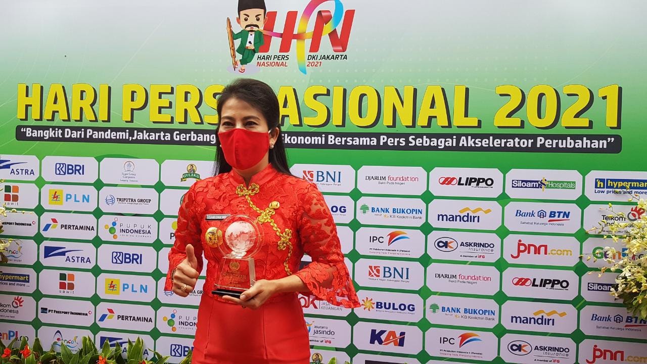Walikota Singkawang Terima Anugerah Kebudayaan PWI