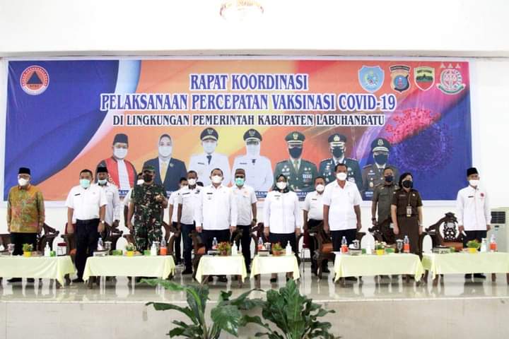 Bersama Forkopimda, Bupati Labuhanbatu Buka Rapat Percepatan Vaksinasi Covid-19