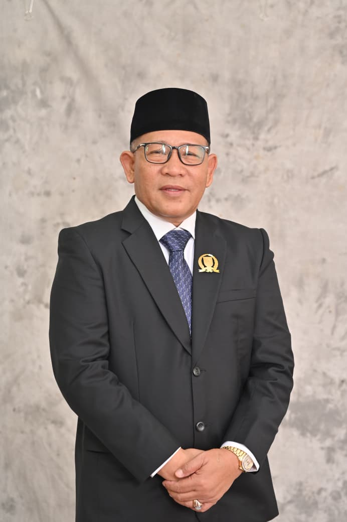 Dampak Kabut Asap di Riau, Tim PANTAS dan Hasrizal Bagikan Masker untuk Pekerja Luar Ruangan di Dumai