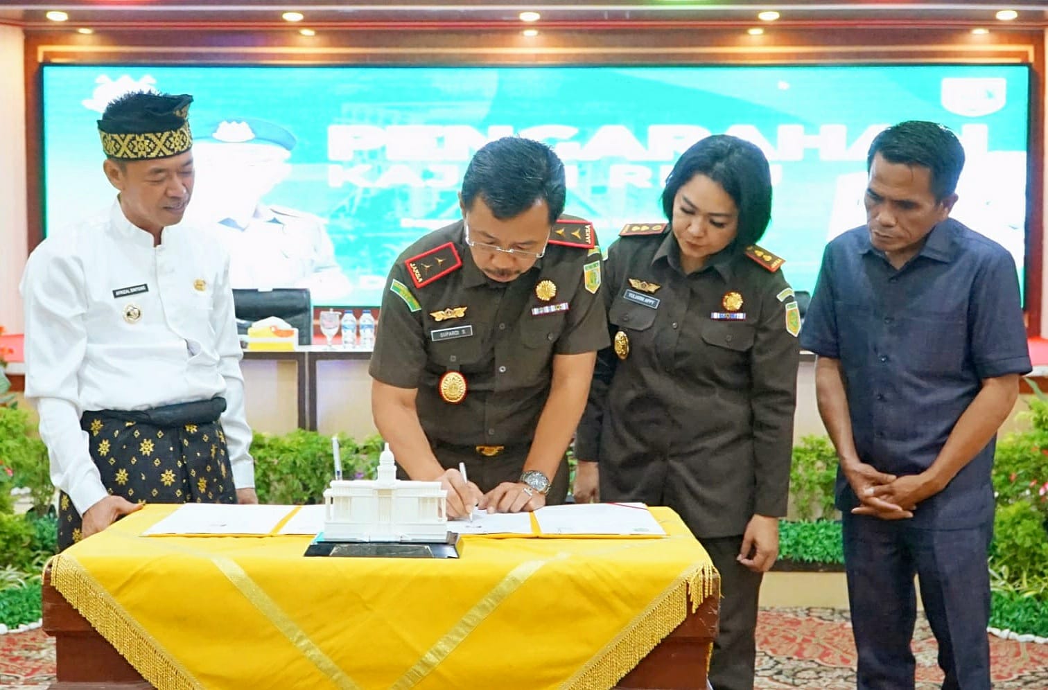 Kajati Riau Dr Supardi Sampaikan Program Jaga Desa di Rokan Hilir