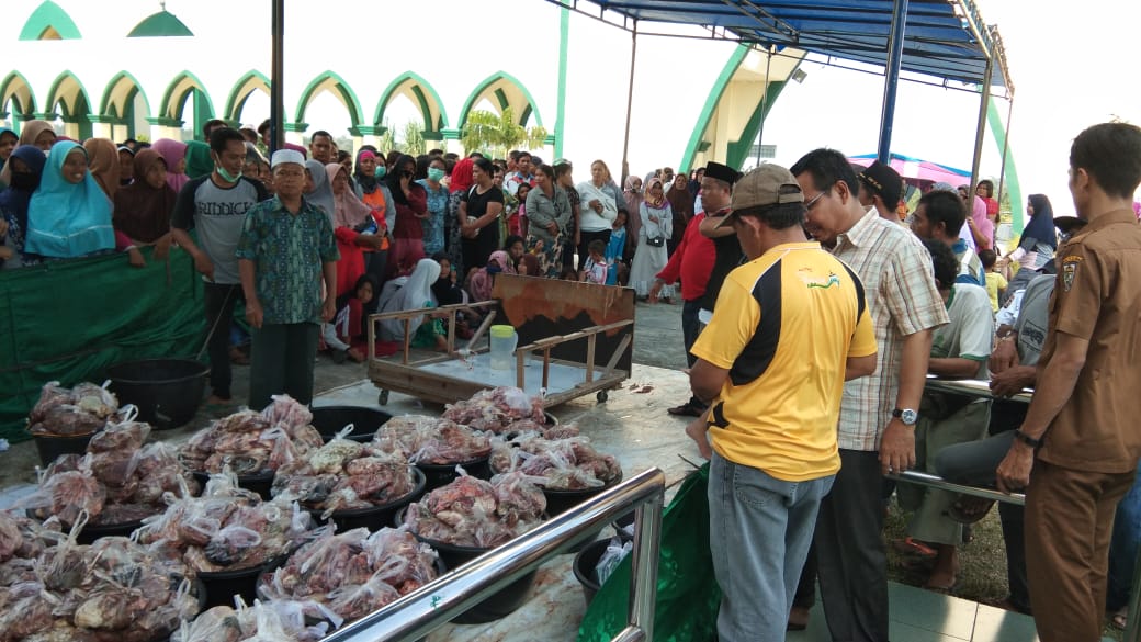 Potong 30 ekor Pemkab Bagikan Daging Kurban untuk Petugas Kebersihan dan Masyarakat