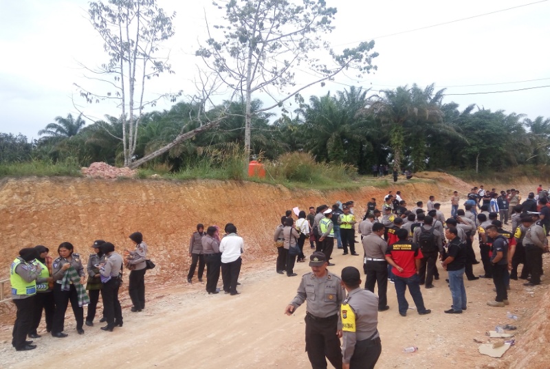 PUK F SPTD Desa Semunai Melakukan Demo ke PKS SSP Desa Semunai