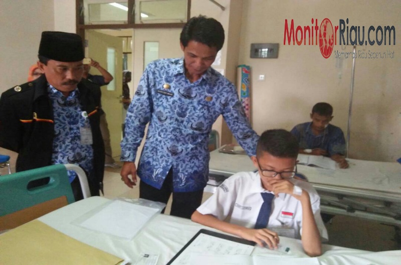 Kecelakaan dan Operasi, Dua Siswa di Duri, Bengkalis Ikuti UN di Ruang Perawatan RS