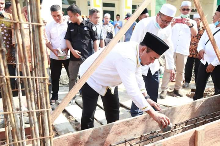 Bupati Labuhanbatu Hadiri Peletakan Batu Pertama Masjid Jami'Amaliyah