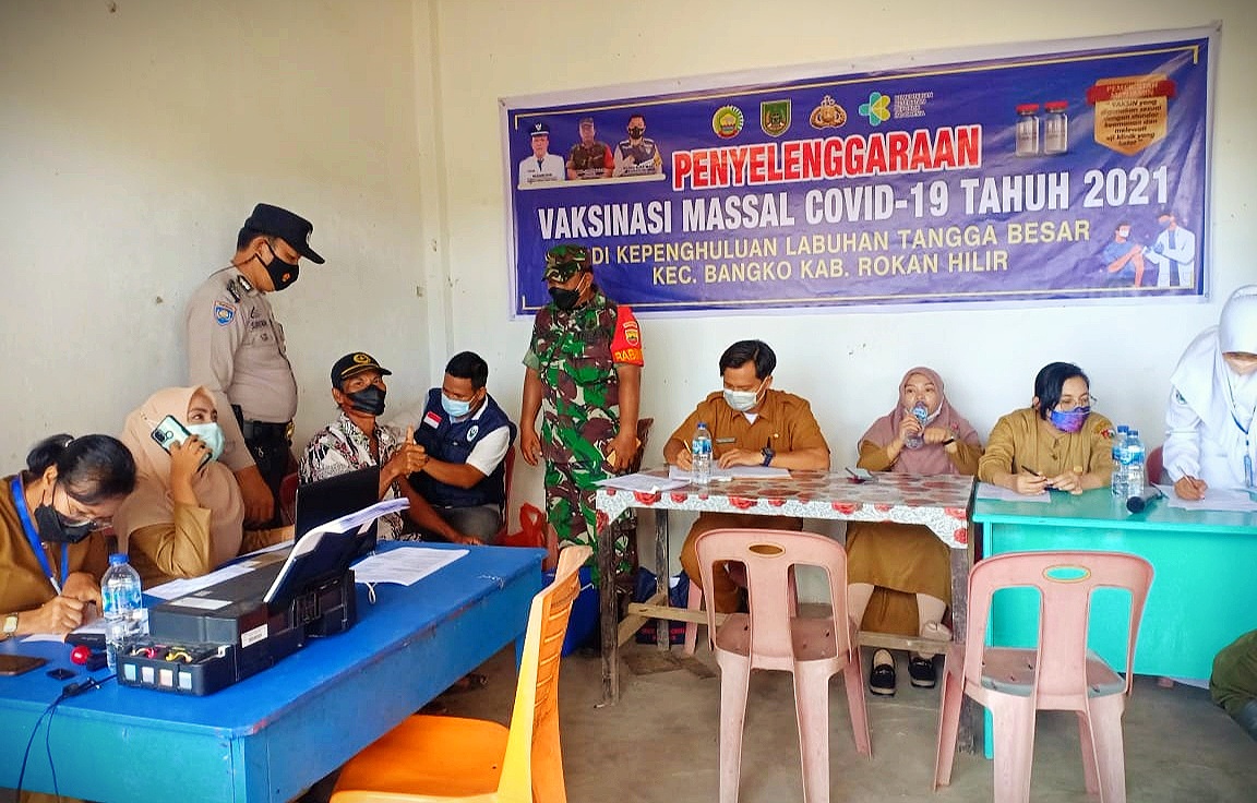 Polsek Bangko Gencar Laksanakan Vaksinasi Terhadap Masyarakat