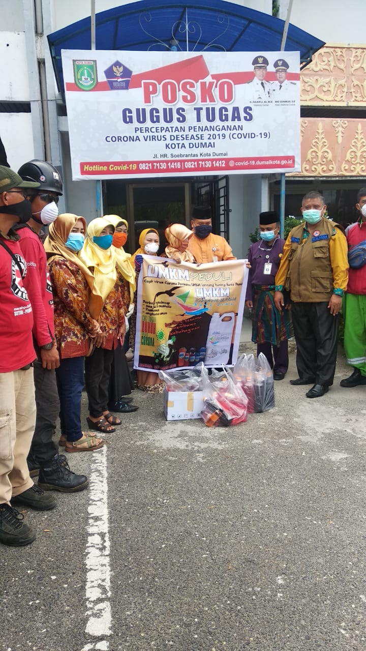 UMKM Lancang Kuning Serahkan Bantuan Hand Soap ke Posko Covid-19