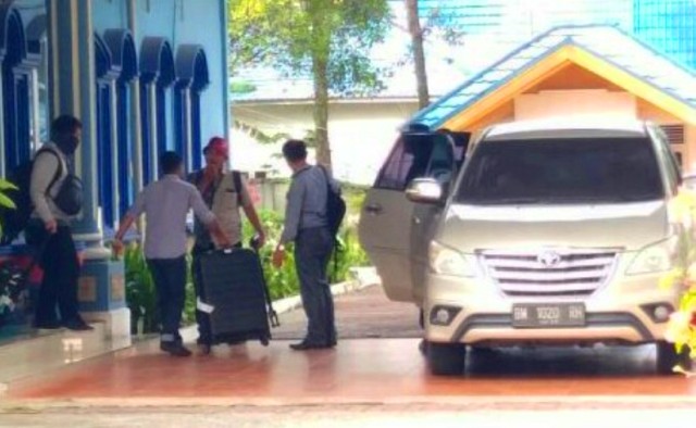Usai Geledah Rumah Zul AS selama 7 Jam, KPK Enggan Beri Keterangan