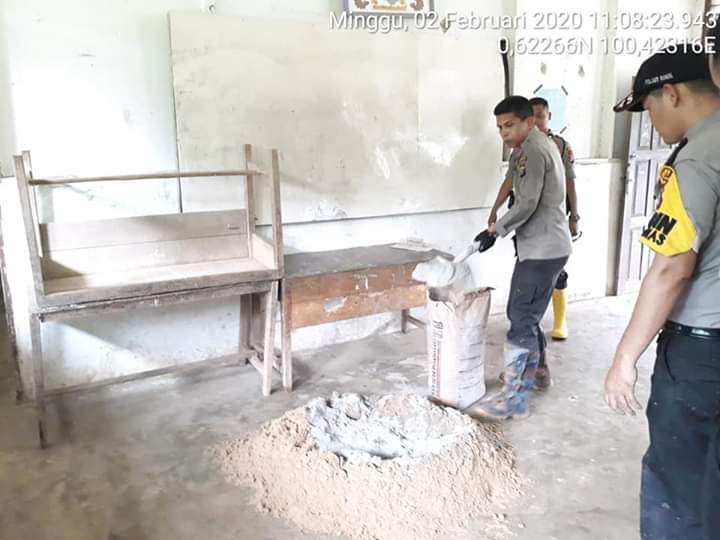 Kapolres Rohul AKBP Dasmin Renovasi SD Rokan IV Koto