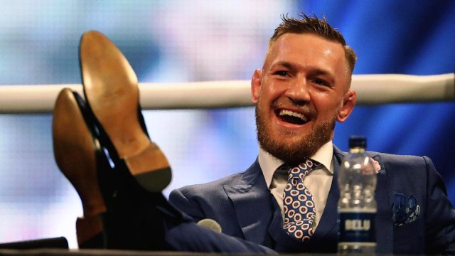 Connor McGregor Serahkan Diri ke Polisi Setelah Serang Bus Berisi Petarung UFC