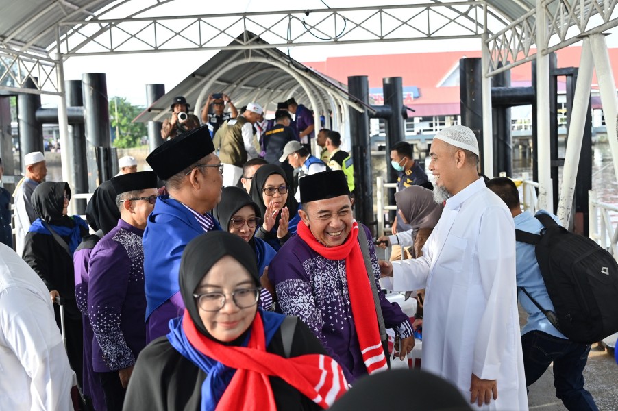 Jemaah Calon Haji Kota Dumai Dilepas Walikota Menuju Tanah Suci