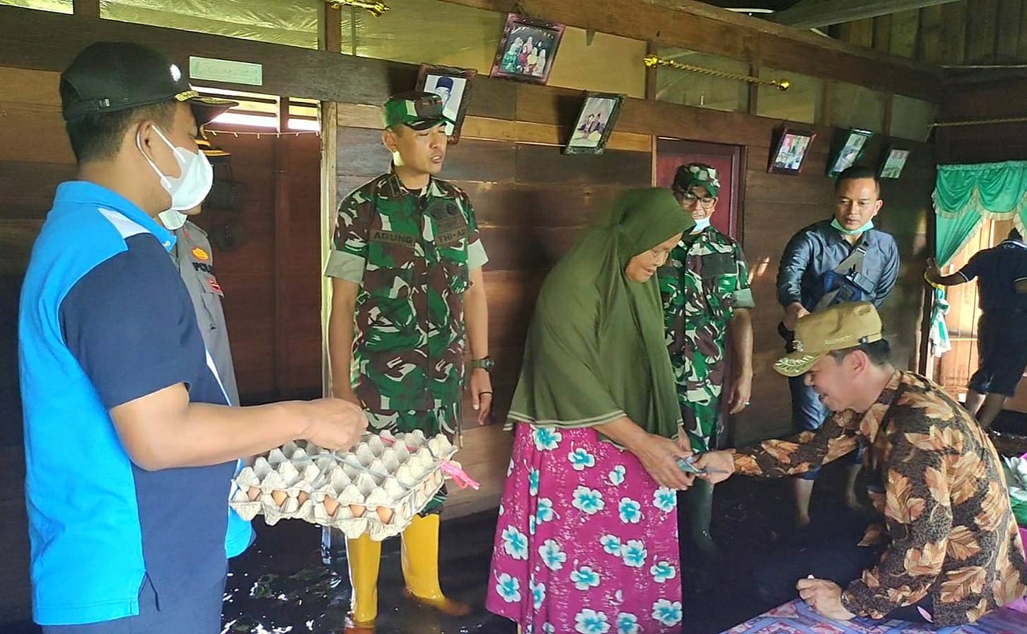Bupati Beserta Jajaran Forkopimda Rohil Tinjau Warga Terdampak Banjir