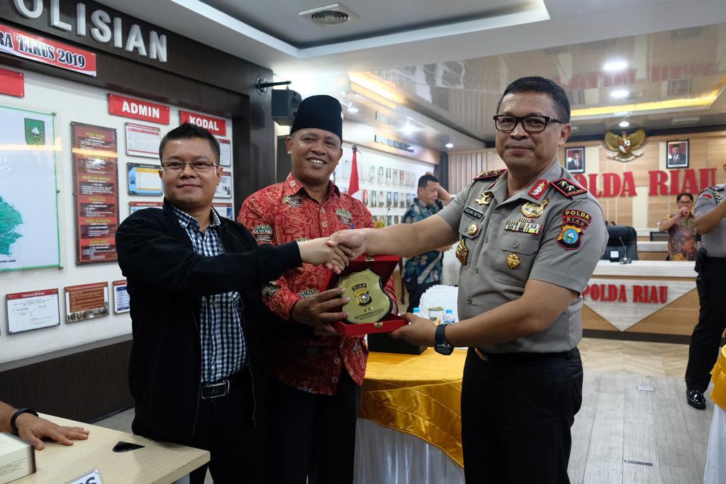 Terima Presentasi Dari Pusat Studi Bencana UNRI Dan Pusat Ilmu Data UIN Suska Riau