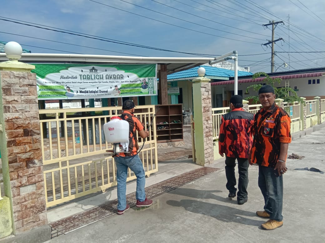 Cegah Virus Corona, PAC PP Dumai Timur Lakukan Semprot Disinfektan