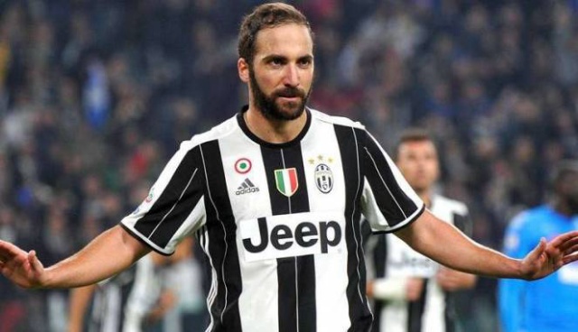 Bahayanya Higuain di Mata Bek Madrid