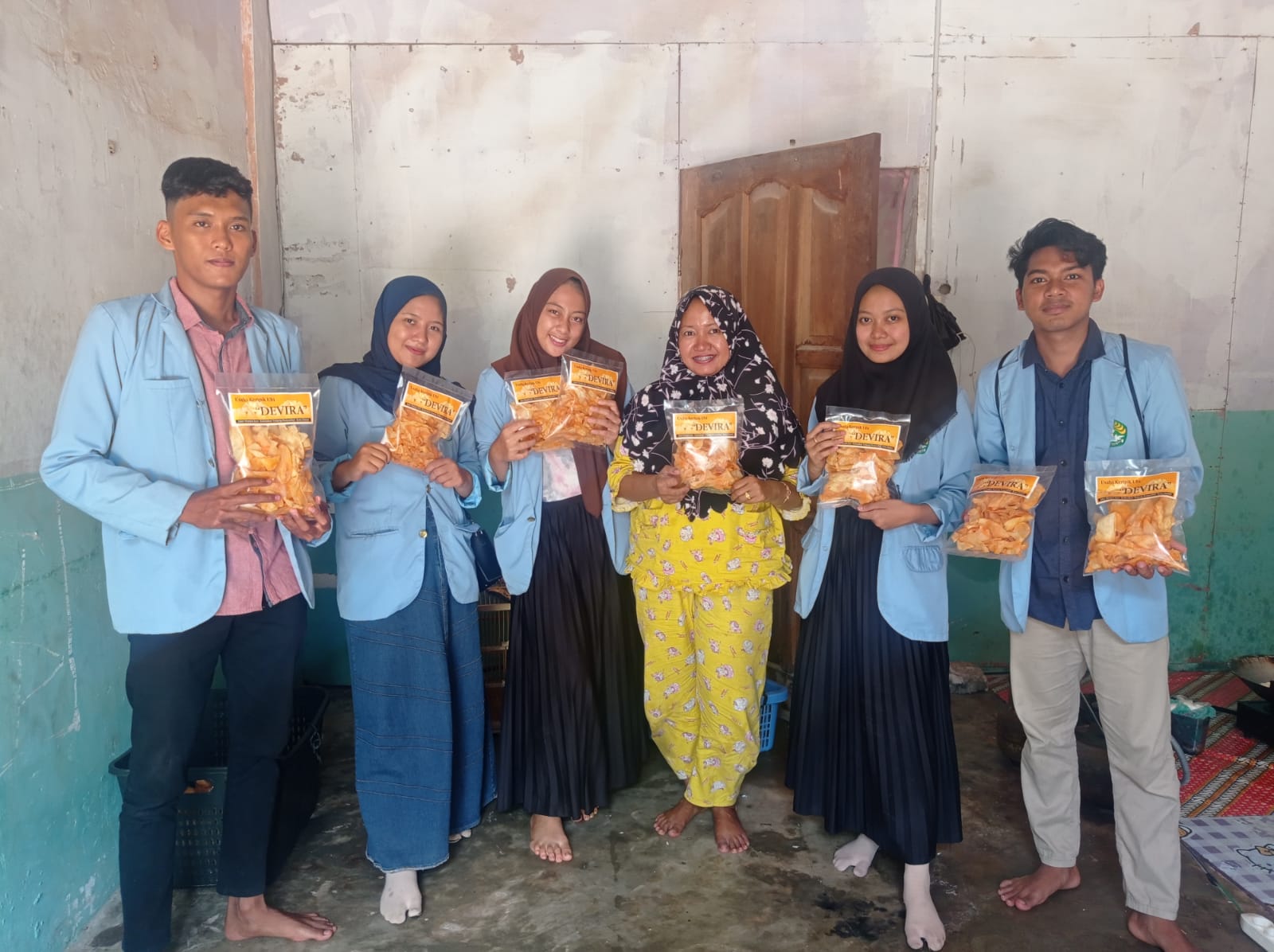 Tim Kukerta BK UNRI 2021 Bermitra Dengan Salah Satu  UMKM Keripik Ubi di Kota Dumai