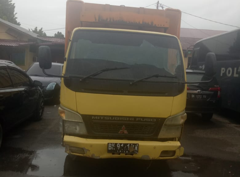 Group Singa Pers Tahan Truk Bermuatan Kayu di Perkebunan Siringo-Ringo