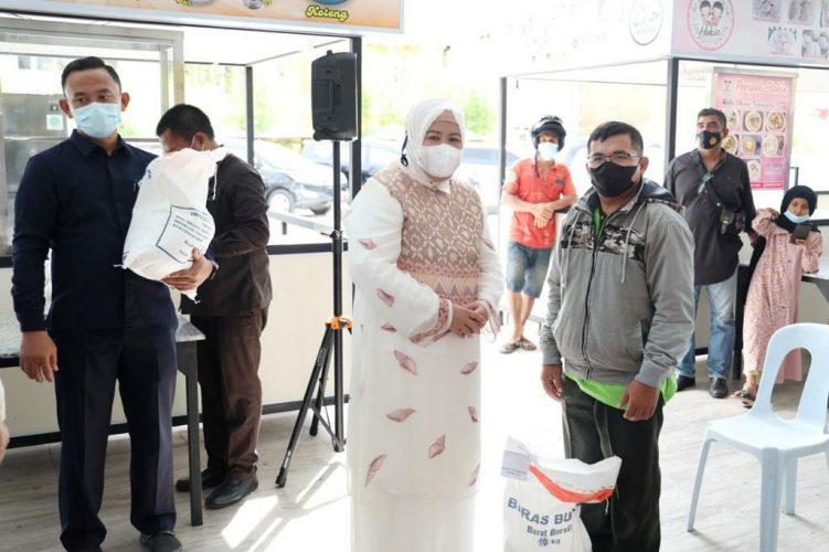 Hj Marlin: Semoga Dapat Meringankan Beban Ibu-ibu