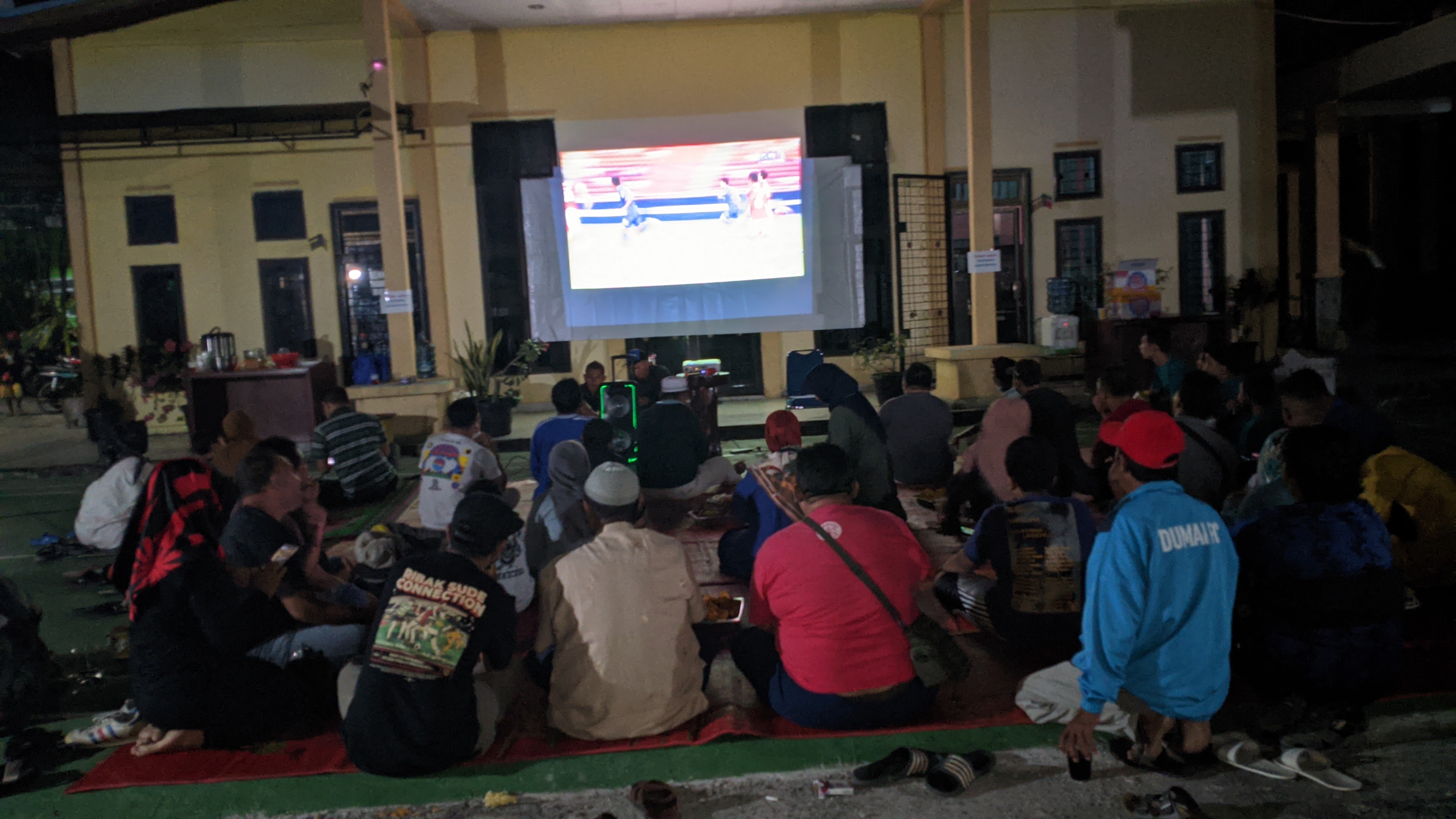 Bersama Kadin Dumai, Disnakertrans Adakan Nobar Final Leg I Piala AFF 2020