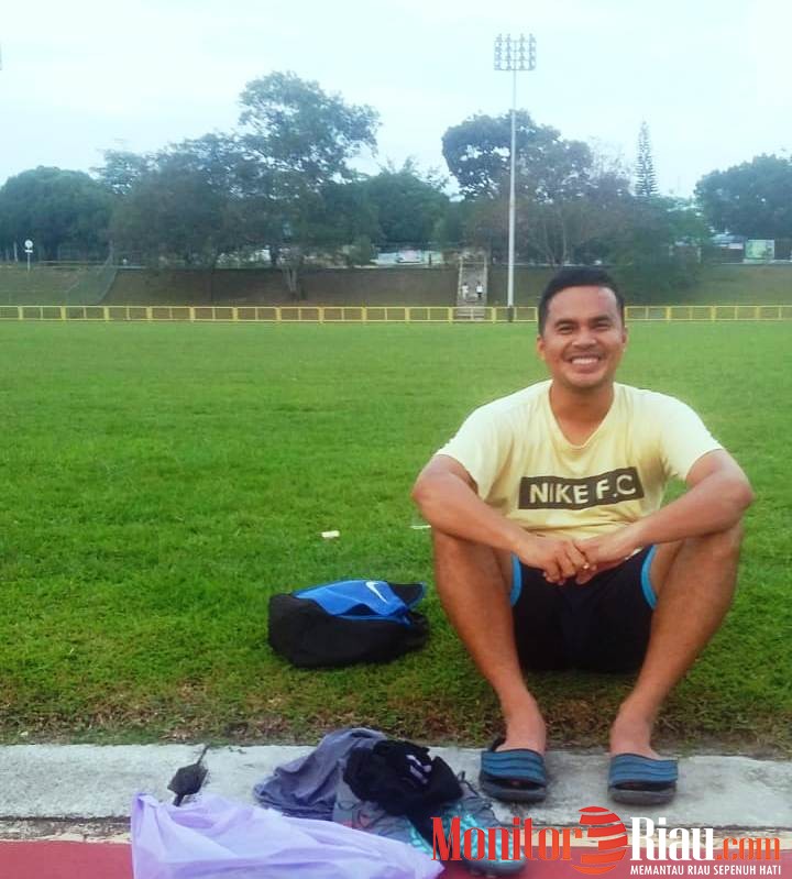 Impian Ade Candra Menukangi Tim Sepakbola Liga Pro