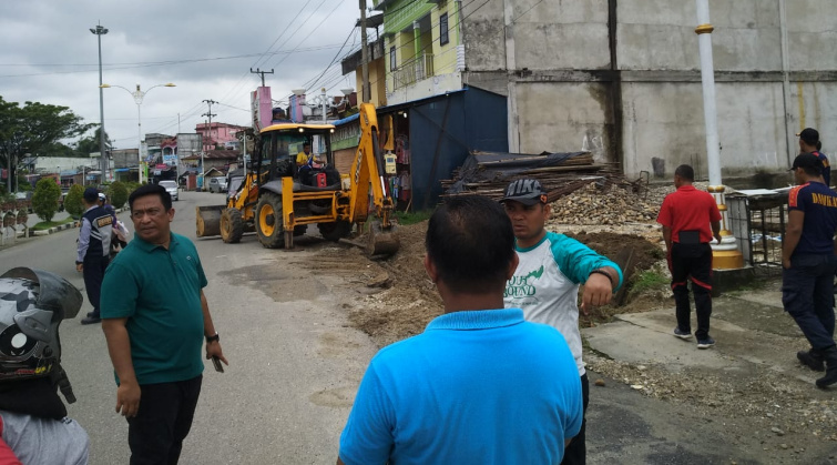 Rayakan Ulang Tahun ke-74, Dinas PUPR  Lebih Memilih Bersihkan Drainase