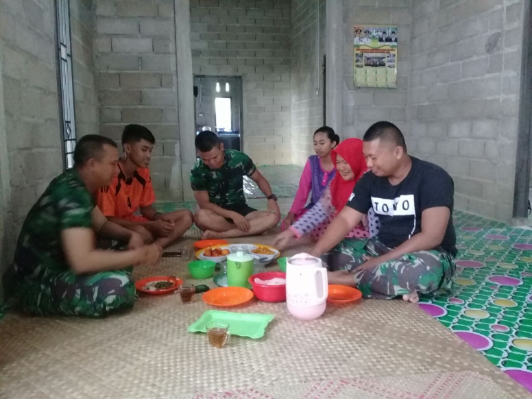 Satgas TMMD Ke-101 Kodim 0314/Inhil Semakin Akrab dengan Warga
