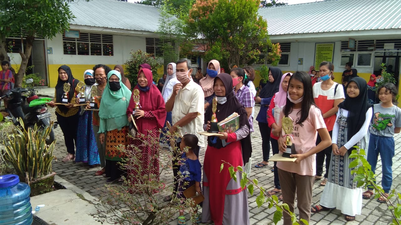 SDN 17 Rantau Utara Berikan Hadiah Terhadap Siswa Berprestasi