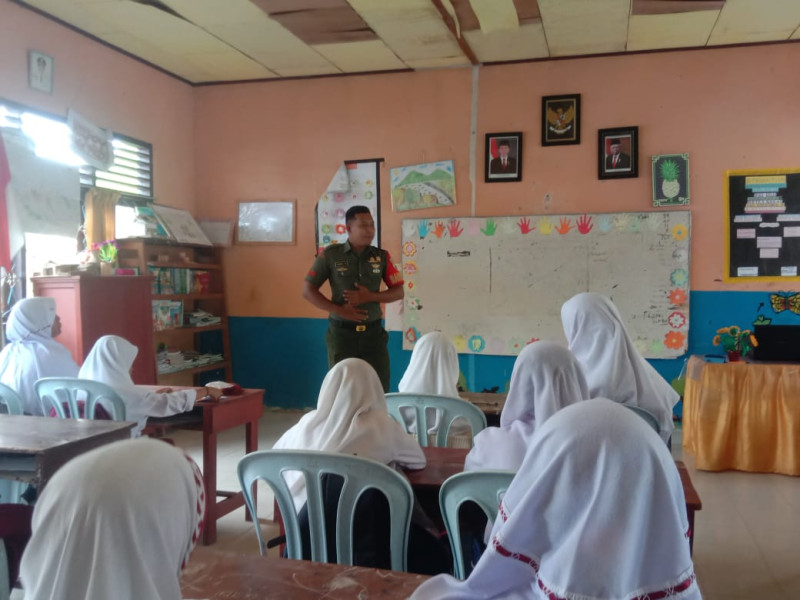 Pratu Rahmad Berikan Pemahaman Terkait Nilai-nilai Pancasila Kepada Pelajar