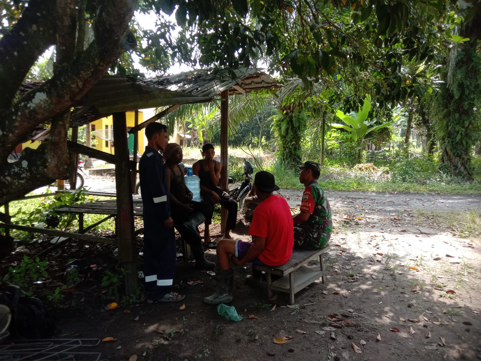 Cegah Karhutla, Sertu Ramli Langsung Terjun ke Masyarakat