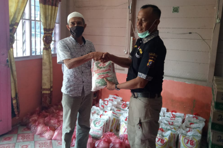 Media Center Polres Labuhanbatu Bagikan Sembako ke Sesama Jurnalis