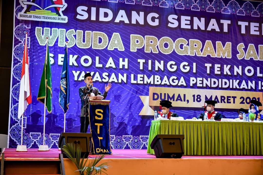 Walikota Dumai Hadiri Wisuda  Program Sarjana XIII STT Dumai