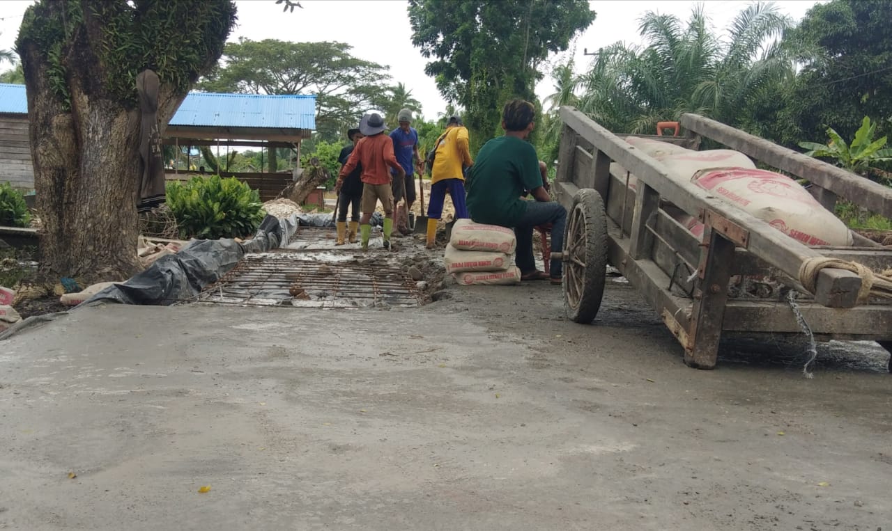 Pekerjaan Pelebaran Body Jalan Lintas Bagansiapiapi-Sinaboi Diduga Dikerjakan Asal Jadi
