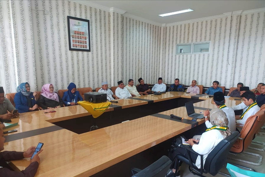 DPRD Rohil Dari Empat Komisi Gelar RDP Dengan Mahasiswa