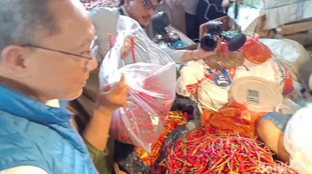 Emak-emak di Jambi ke Mendag Zulhas: Harga Cabai Masih Mahal Pak!