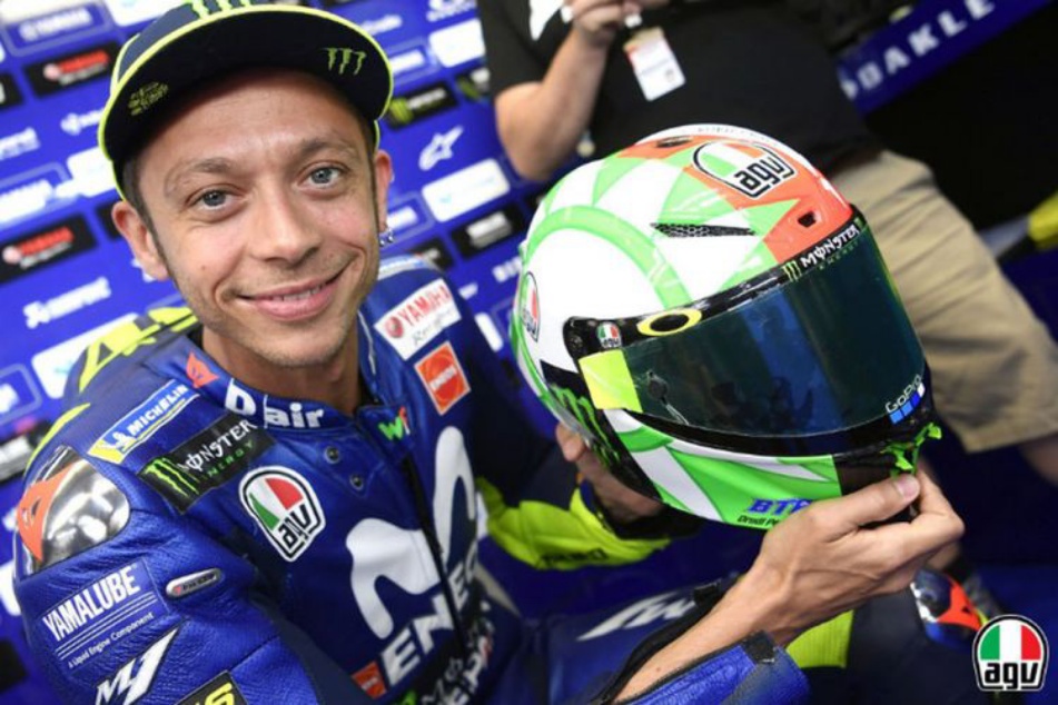 Rossi Pamerkan Helm Desain Khusus di Misano