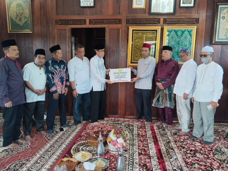 Silaturahim ke Rumah UAS, KKK Pekabaru Serahkan 212 Sak Semen untuk Pembangunan Ponpes Ma'had Azzahra