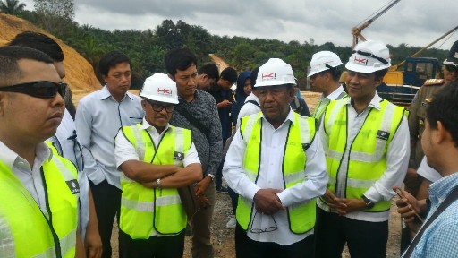 Gubri Tinjau Seksi I Jalan Tol Pekanbaru-Dumai, 6 Kilometer Sudah Diaspal